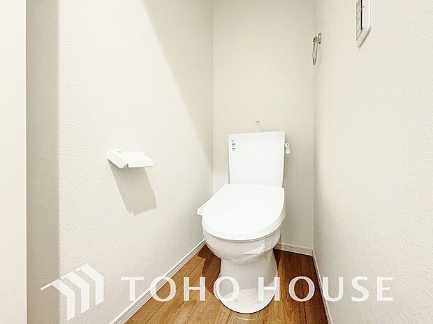 お掃除もラクラクな節水型トイレを設置しております。