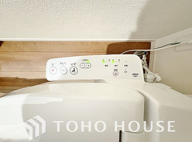 おしりを優しく洗ってくれるだけではなく、便座を優しい温度で温め、快適さを創出します。