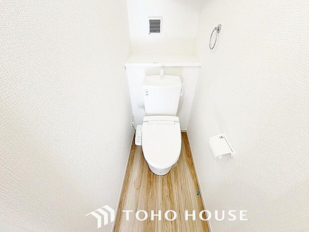 清潔な空間であって頂けますように、目に留まるだけではなく、汚れをふき取り易いフロアと壁紙をチョイス。