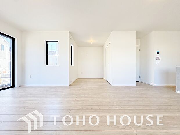 家族の暮らしに思いを馳せて、日常のワンシーンを表現したリビングダイニング。