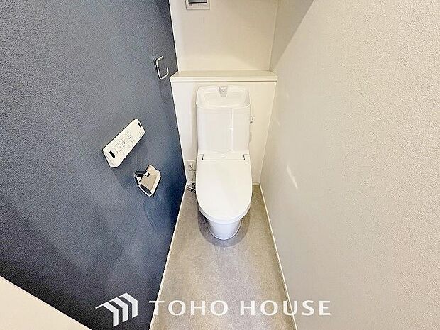 清潔な空間であって頂けますように、目に留まるだけではなく、汚れをふき取り易いフロアと壁紙をチョイス。