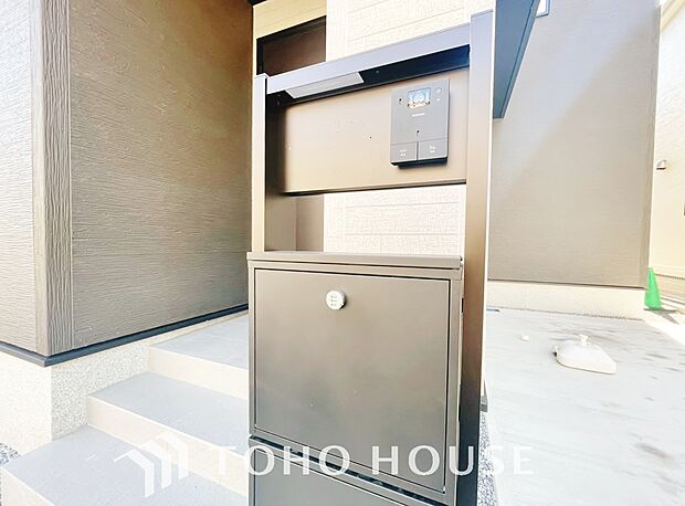 ポストは数字を回して施解錠できるダイヤルや暗証番号を設定するタイプなどがあり防犯効果が高まります。