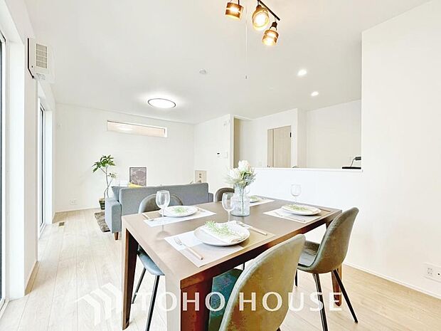 作り手の「気持ちの良いリビングでお過ごししていただきたい」という思いを感じさせます。