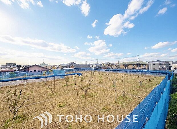 頬をなでる優しい風を感じることが出来るバルコニー。つい深呼吸をしたくなる気持ちの良い眺望です。