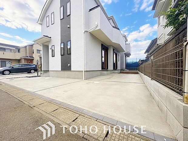 近隣の駐車場まで歩く必要がなく、子どもや高齢者がいる世帯は駐車場から自宅までの距離が短い方が便利。