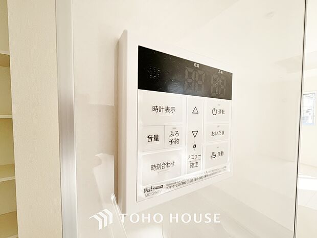 お風呂場と台所に操作リモコンが設置され、給湯リモコンは家事の最中でもボタン一つで簡単に沸かせます。