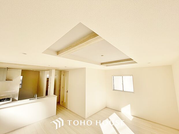 折り上げ天井にすると、天井が高くなることはもちろんおしゃれでより広い空間に!