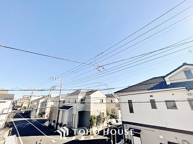 その豊かな眺望にふさわしい空間には、通風・採光にも優れ、心地よい光と風があふれています。