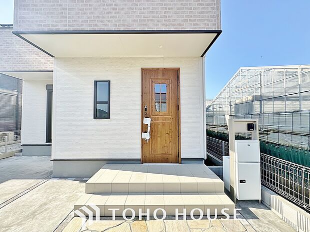 毎日みんなを見送り、そして迎え入れる場所だから。帰りたくなる家をテーマに設計した、自慢の玄関です。