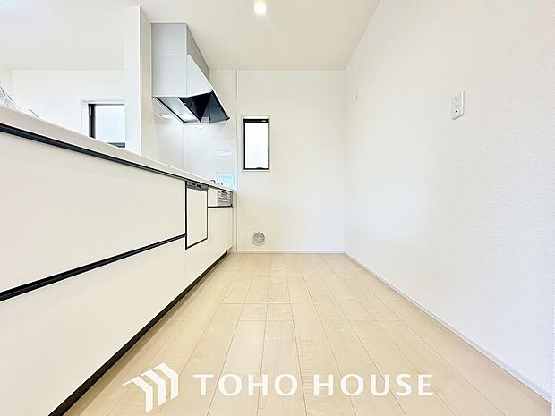 ご家族みんなで調理ができる位のスペースを実現したキッチン空間となっております。