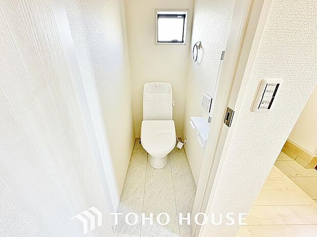 十分な広さと清潔感のあるカラーで纏まったお手洗い。時間に余裕とゆとりを持たせます。