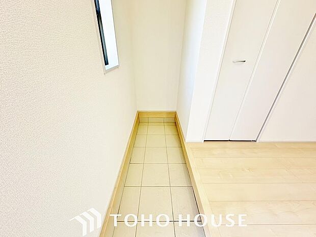 土間収納を完備。少しでも空いているスペースを収納にすることで、無駄のない空間を演出しております。