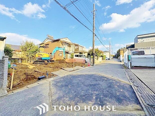 周辺環境とのコラボレーションにより明るく開放的な空間を演出しております。