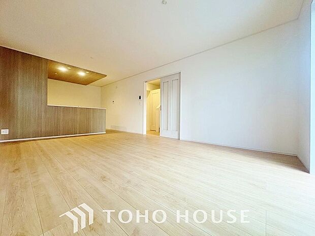 リビングも広く設け、訪れる人々を暖かく迎えてくれます。