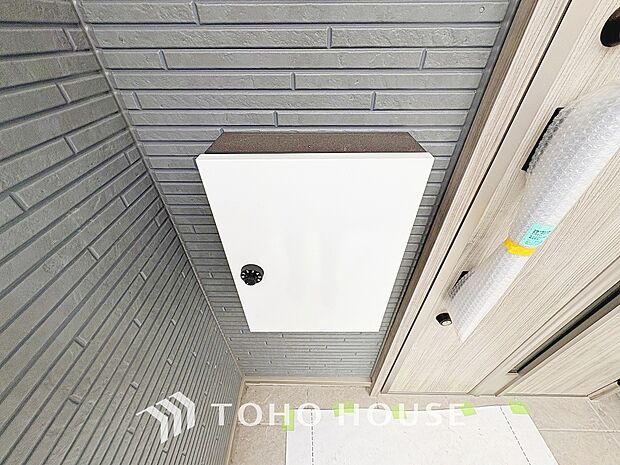 【郵便受けポスト】ポストは数字を回して施解錠できるダイヤルや暗証番号を設定するタイプなどがあり防犯効果が高まります。