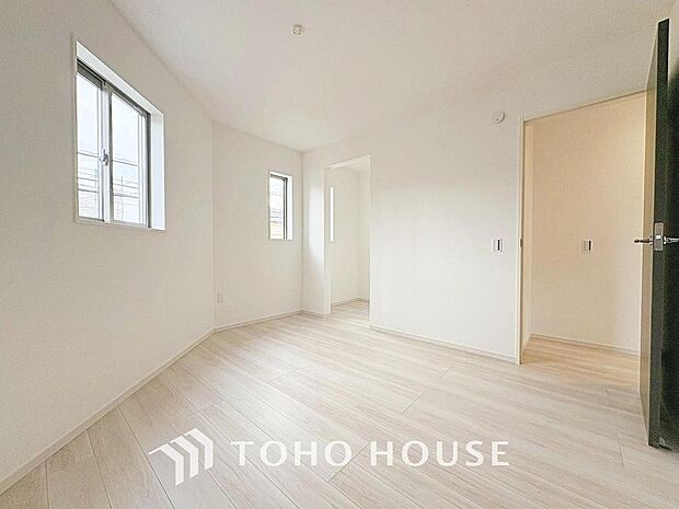 白を基調とした室内は、明るい住空間を造り出すだけでなく、清潔感をもたらしてくれます。