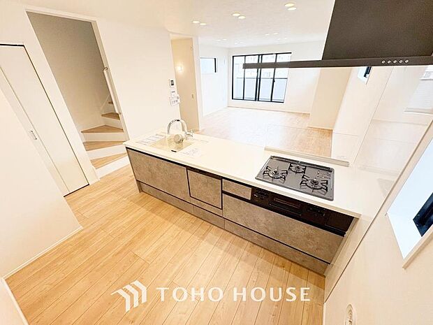 充実した収納スペースを搭載したシステムキッチンは、日々の家事がはかどります。