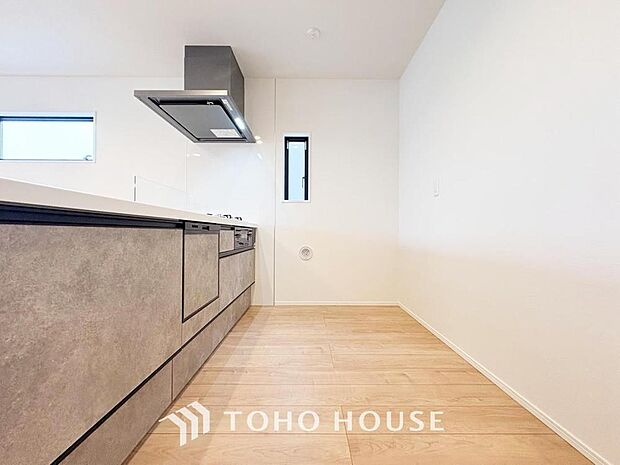 広々としたキッチンスペースで作業ができると、お料理の腕も日に日に上がりそうな気がしてきます。