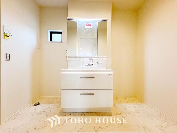 お家の中でも特にプライベートスペースとなる洗面所は、洗濯場所と浴室を同じ空間でまとめております。