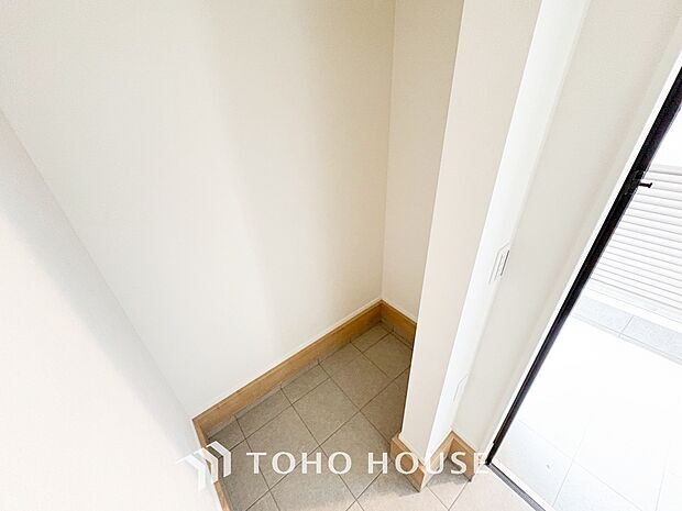 土間収納は土足のまま入れるので、ゴルフバックやお子様のスポーツ用品などがそのまま収納可能。