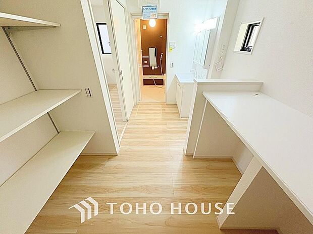 お家の中でも特にプライベートスペースとなる洗面所は、洗濯場所と浴室を同じ空間でまとめております。