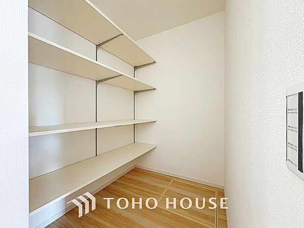 パントリーは食品庫として使われるほか、災害時の非常食の置き場所としても非常に便利です！