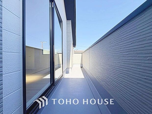 太陽に愛された邸は、陽当り、通風に優れた魅力的で快適さを追求した邸宅です。