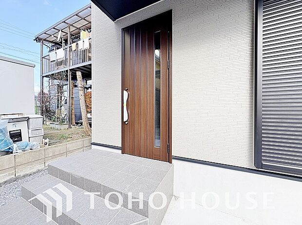 毎日みんなを見送り、そして迎え入れる場所だから。帰りたくなる家をテーマに設計した、自慢の玄関です。