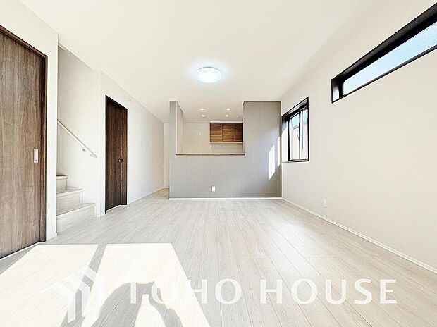 ＬＤＫでは家族が集まり、明るく穏やかな空気のなかで飲んだり、食べたり、笑ったり。