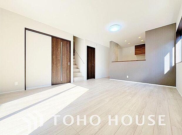 ホワイトナチュラルのテイストが、自然体で過ごせる心地良さを生み出しています。