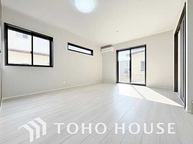 造りこんだ空間演出の妙が生み出す光と質のハーモニーはこの住宅のクオリティの良さを実感させてくれます。