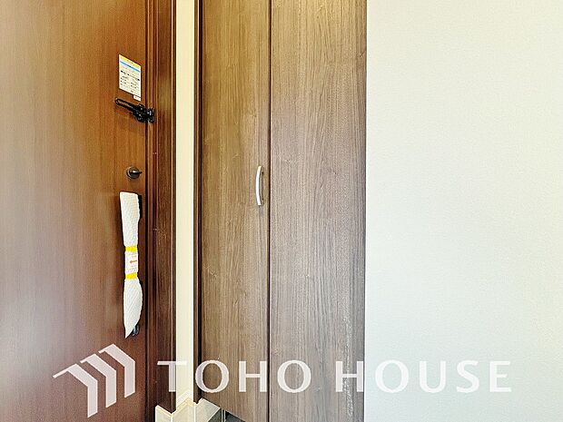 シューズボックスは限られた玄関スペースでも収納を取れる為、玄関内をすっきり片付けることができます。