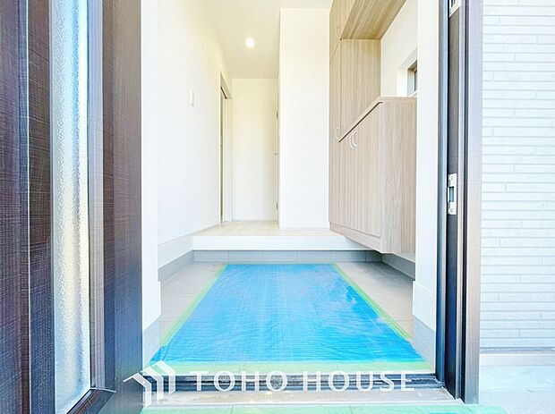 毎日みんなを見送り、そして迎え入れる場所だから。帰りたくなる家をテーマに設計した、自慢の玄関です。