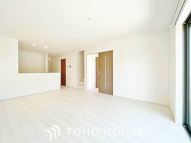 ＬＤＫでは家族が集まり、明るく穏やかな空気のなかで飲んだり、食べたり、笑ったり。