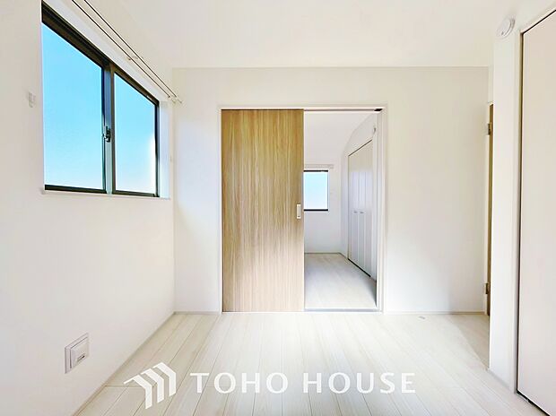 これからの新しいお部屋。ここにはどんな家具を置こう?自分好みのインテリアを考える時間も楽しいですね。