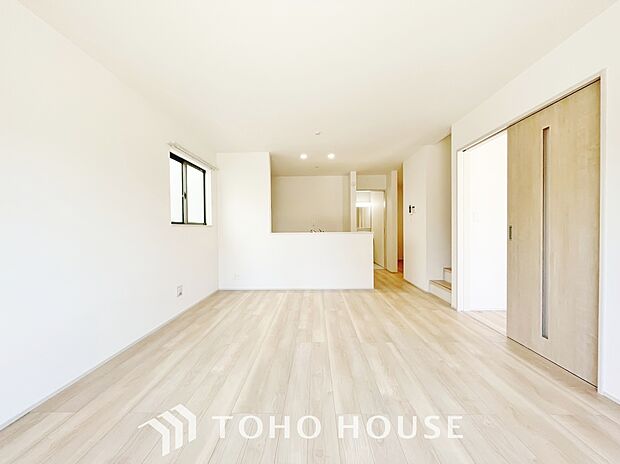 造りこんだ空間演出の妙が生み出す光と質のハーモニーはこの住宅のクオリティの良さを実感させてくれます。