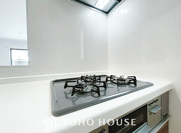 毎日料理をする、料理が好き、家族が多くて量を作る必要がある、等の方々にとっては必須の3口コンロ。