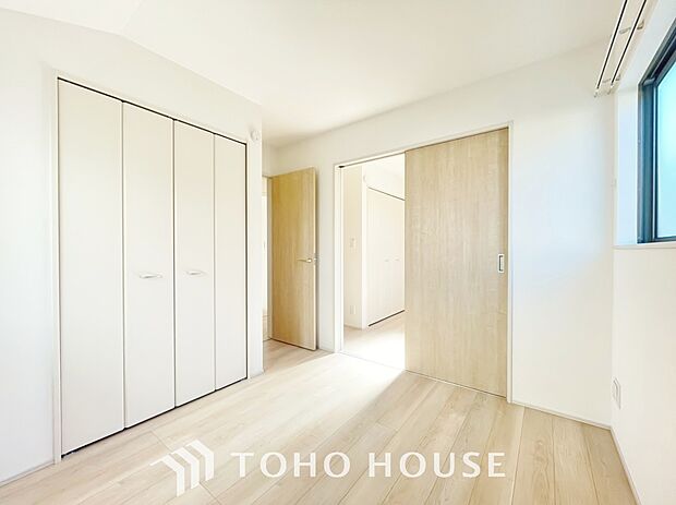 これからの新しいお部屋。ここにはどんな家具を置こう?自分好みのインテリアを考える時間も楽しいですね。