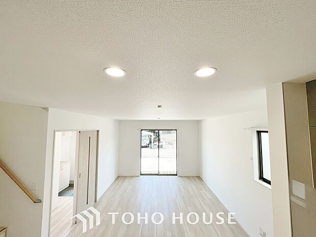 ダウンライトを採用しました。天井に設置し、スマートでデザイン性に溢れたオシャレな空間に演出します。