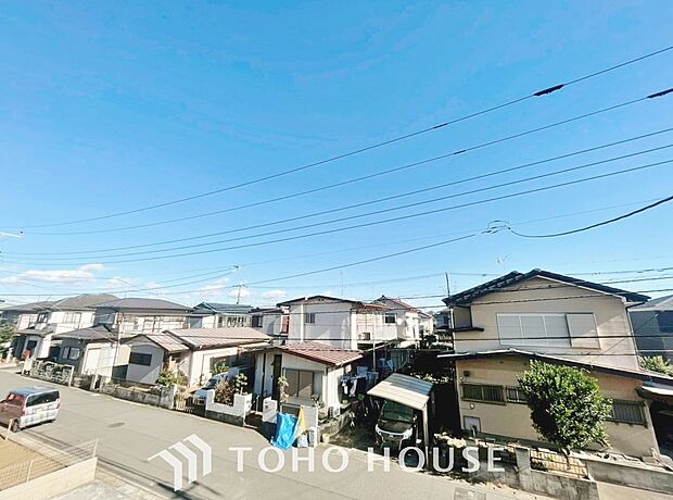 その豊かな眺望にふさわしい空間には、通風・採光にも優れ、心地よい光と風があふれています。