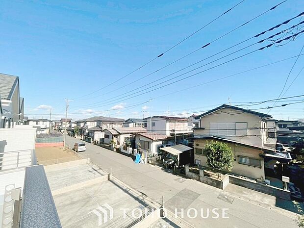 その豊かな眺望にふさわしい空間には、通風・採光にも優れ、心地よい光と風があふれています。