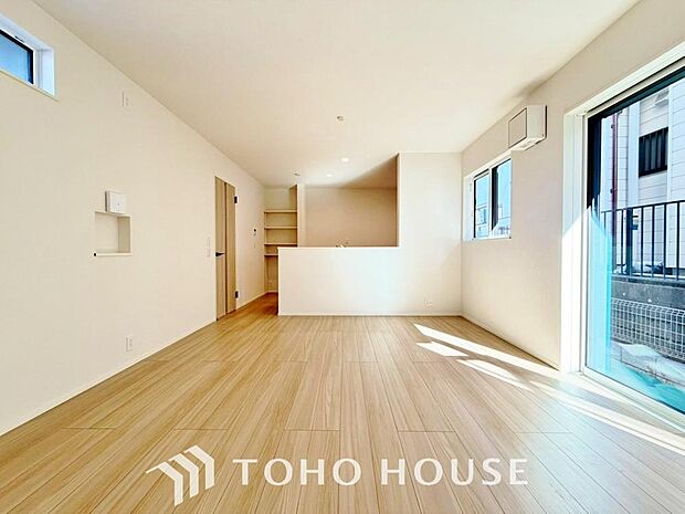 家族みんなが共に過ごす大切な時間。広々開放的なリビングはいつも快適で笑顔溢れる空間に。