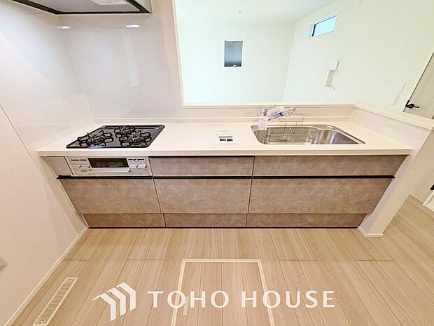 ご家族みんなで調理ができる位のスペースを実現したキッチン空間となっております。