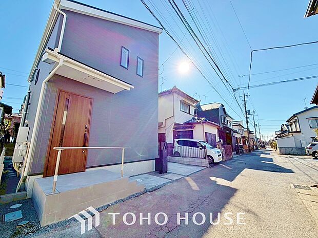 アプローチ階段は、玄関ドアまでの距離を確保できるため、お子様の飛び出し防止やプライバシーを守れます！