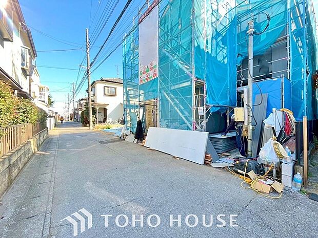 周辺環境とのコラボレーションにより明るく開放的な空間を演出しております。