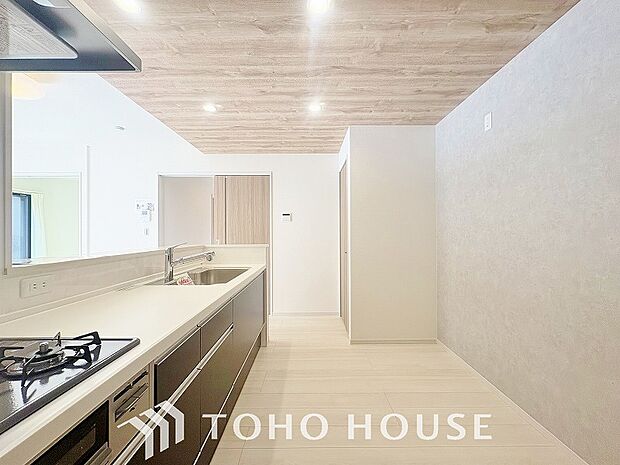 お料理の上手な方が、独壇場でお料理の腕を披露するスタイルに向いているキッチンです。