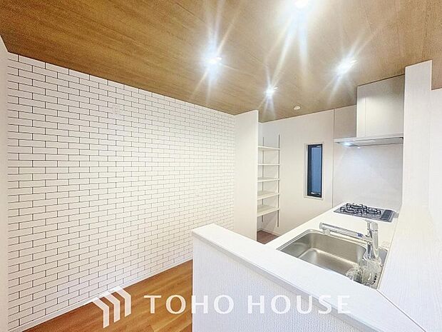 お料理の上手な方が、独壇場でお料理の腕を披露するスタイルに向いているキッチンです。