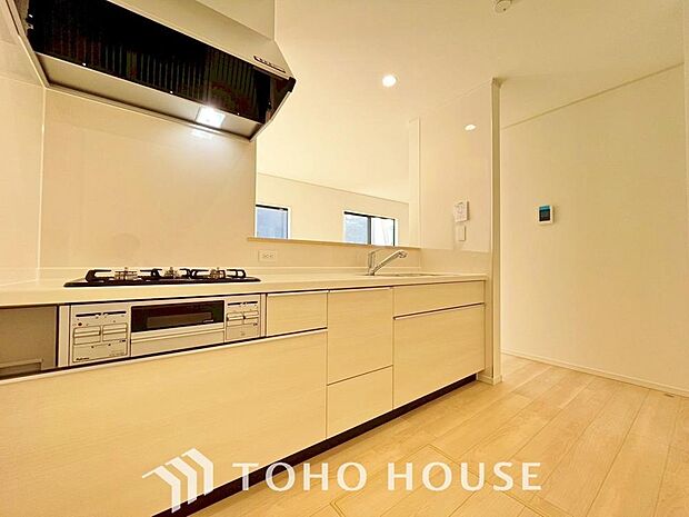 充実した収納スペースを搭載したシステムキッチンは、日々の家事がはかどります。