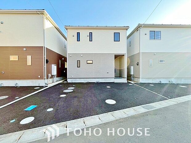 近隣の駐車場まで歩く必要がなく、子どもや高齢者がいる世帯は駐車場から自宅までの距離が短い方が便利。