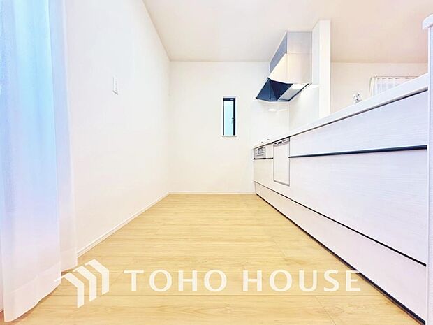 美しく、使いやすい、キッチン空間。優しい温もりを醸し出すキッチンは料理の為の配慮を随所に注ぎました。